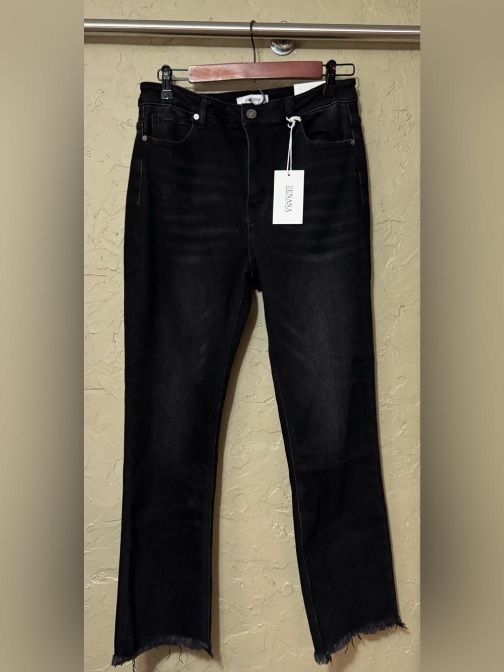 ZENANA Black High Rise Raw Hem Crop Flare Jeans Size 30 NWT Stretch - Picture 2 of 6